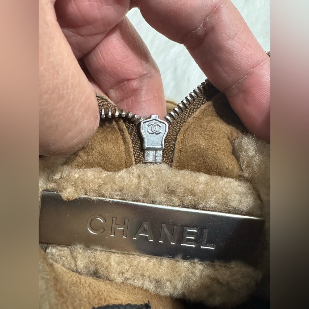 CHANEL - Picture 10 of 13